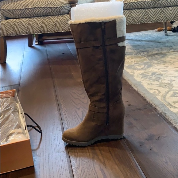 NWT Unisa Boots - Picture 2 of 6